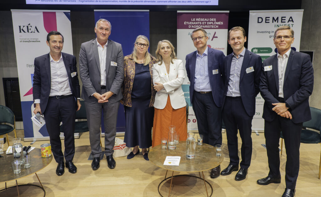 Damien Jeannot (Cofigeo), Laurence Champier (Fondation Carrefour), Marie-Pierre de Bailliencourt (Institut Montaigne) et Dominique Schelcher (Coopérative U) encadrés par une partie du bureau du Club HEC Agroalimentaire.